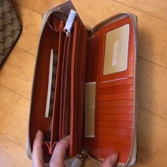 Unused Michael Kors Tote Bag+Jet Set Travel Wallet - Picture 3 of 7